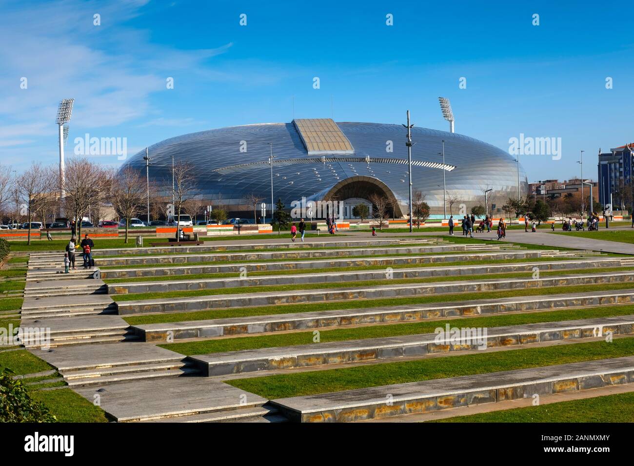Vue panoramique. Palais des sports et parc de la Vaguada de Las Llamas, Santander. La Cantabrie, au nord de l'Espagne du nord. L'Europe Banque D'Images