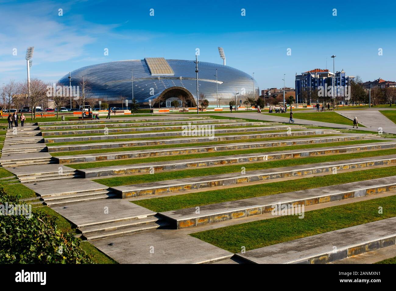Vue panoramique. Palais des sports et parc de la Vaguada de Las Llamas, Santander. La Cantabrie, au nord de l'Espagne du nord. L'Europe Banque D'Images