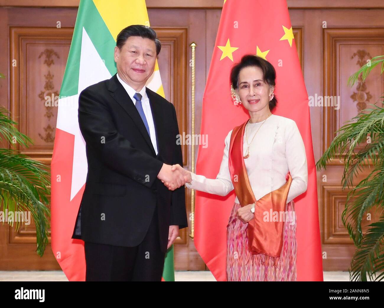 Nay Pyi Taw, le Myanmar. 18 janvier, 2020. Le président chinois Xi Jinping est titulaire d'entretiens officiels avec le Myanmar, Conseiller d'Etat Aung San Suu Kyi à Nay Pyi Taw, le Myanmar, le 18 janvier 2020. Credit : Xie Huanchi/Xinhua/Alamy Live News Banque D'Images
