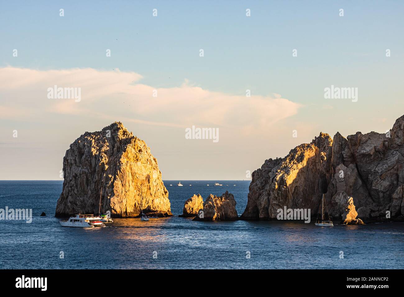 Les touristes visitant le bandeau à Land's End en bateau, Cabo San Lucas, Baja California, Mexique, 2020 Banque D'Images