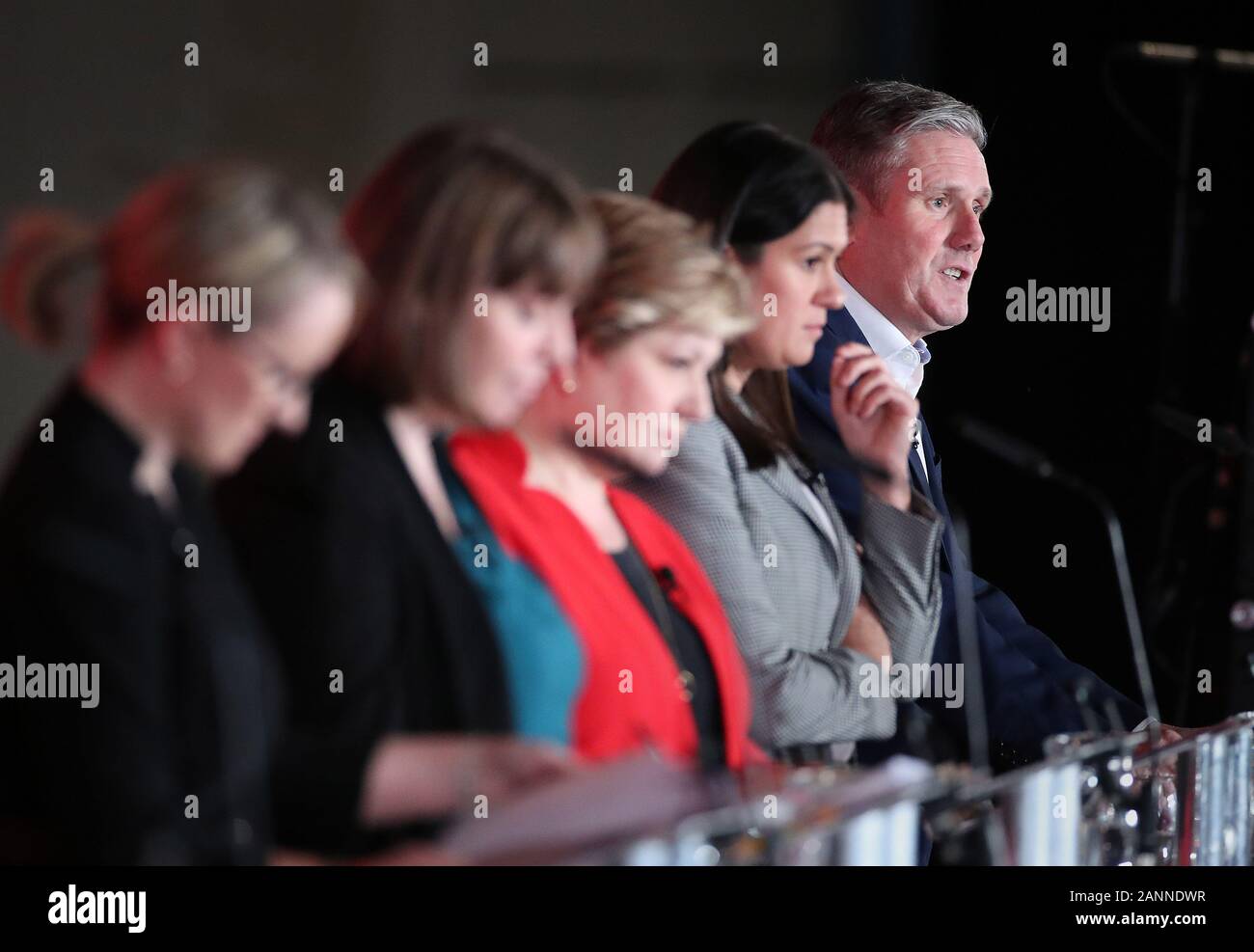 (De gauche à droite) Rebecca Long-Bailey, Jess Phillips, Emily Thornberry, Lisa Nandy et Keir Starmer au cours de la direction du travail de l'ACC husting Liverpool. Banque D'Images