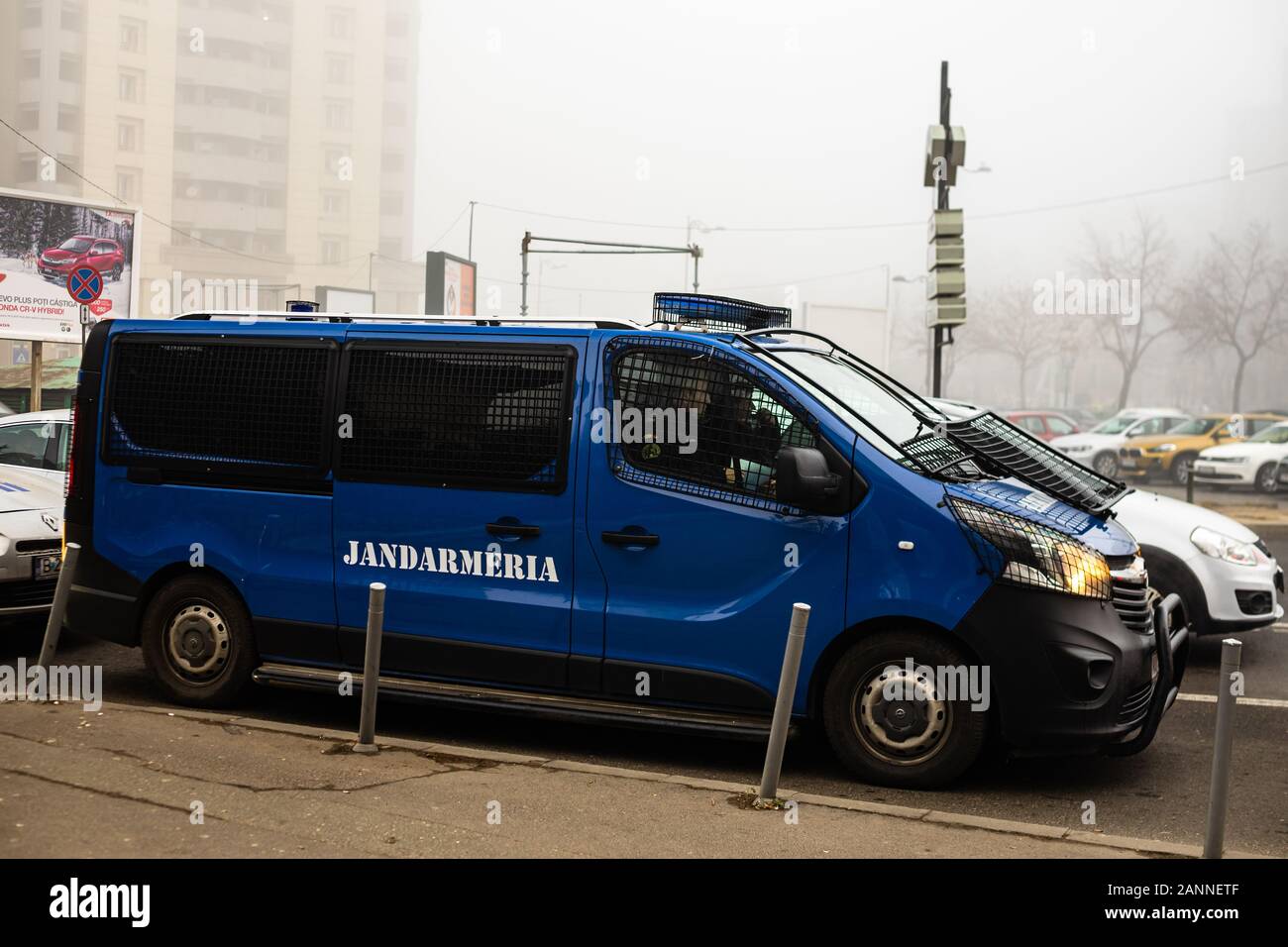 La Gendarmerie (Jandarmeria) Voitures de l'unité, la police militaire roumaine, forces spéciales. Concept de la protection et de la sécurité, de voitures stationnées à Bucarest, Roumanie, Banque D'Images