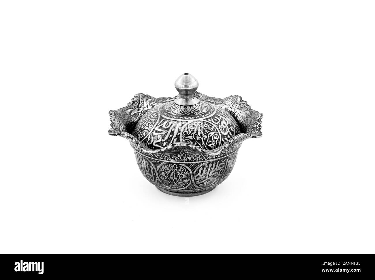 Sur un fond blanc, brodé à la main au bol de sucre d'argent en Turquie Banque D'Images