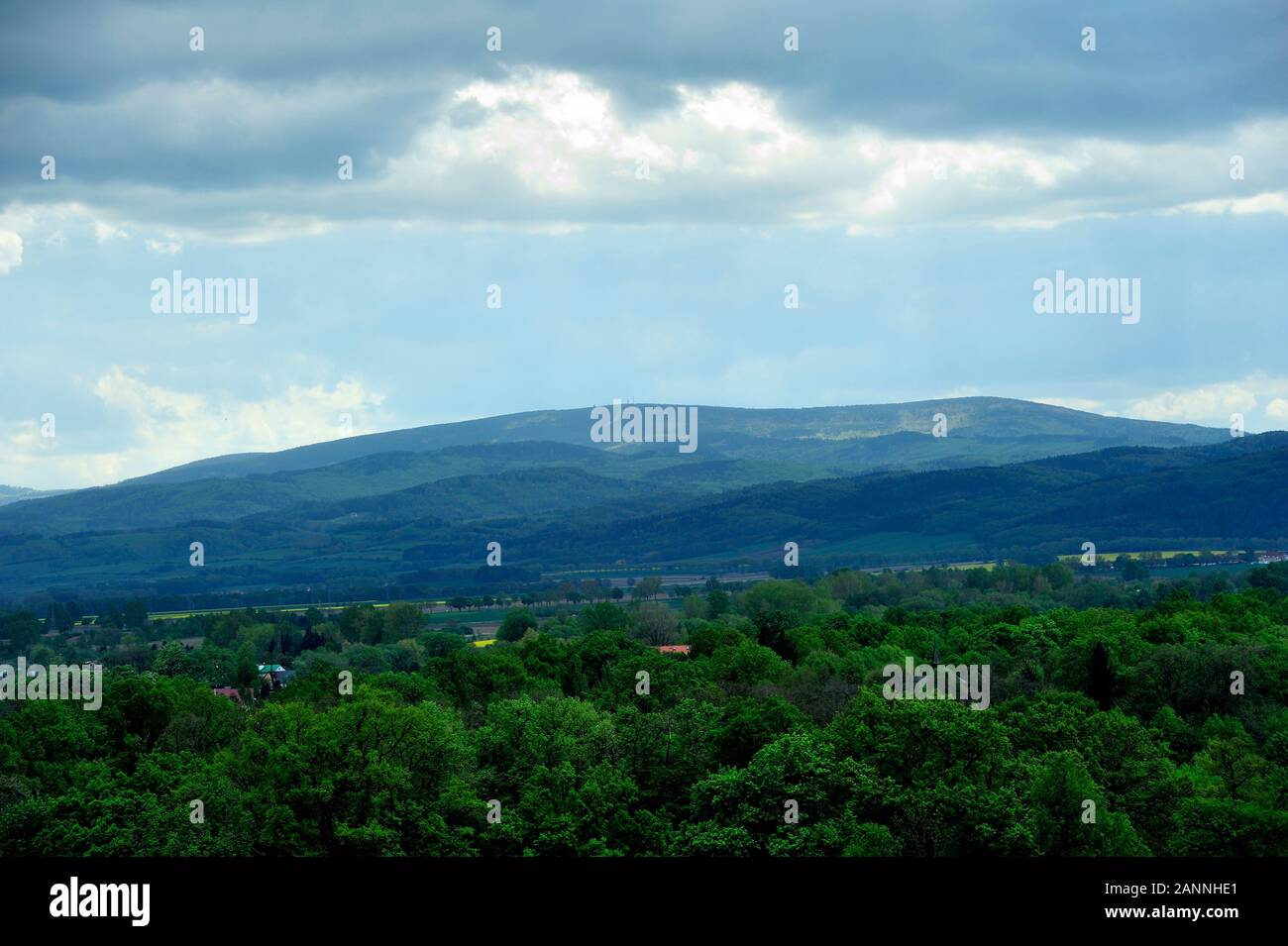 Dolnoslaskie, montagne, 1015 m au-dessus du niveau de la mer, wlk.sowa, Sudètes, Hohe Eule, paysage, printemps, météo, Silésie, Pologne, voyage, photo de Kazimierz Banque D'Images