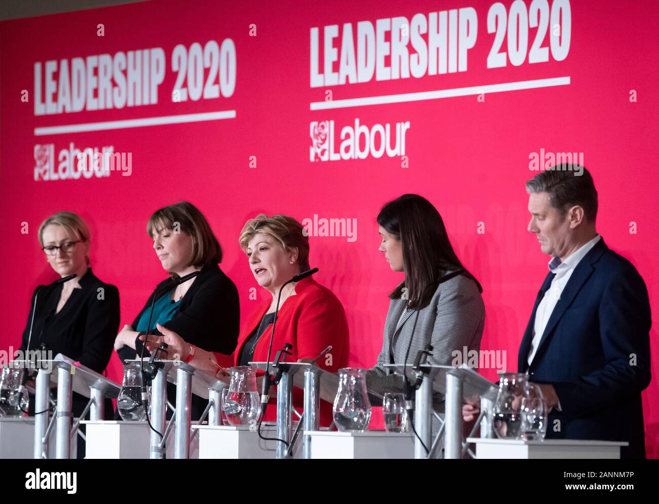 (De gauche à droite) Rebecca Long-Bailey, Jess Phillips, Emily Thornberry, Lisa Nandy et Keir Starmer au cours de la direction du travail de l'ACC husting Liverpool. Banque D'Images