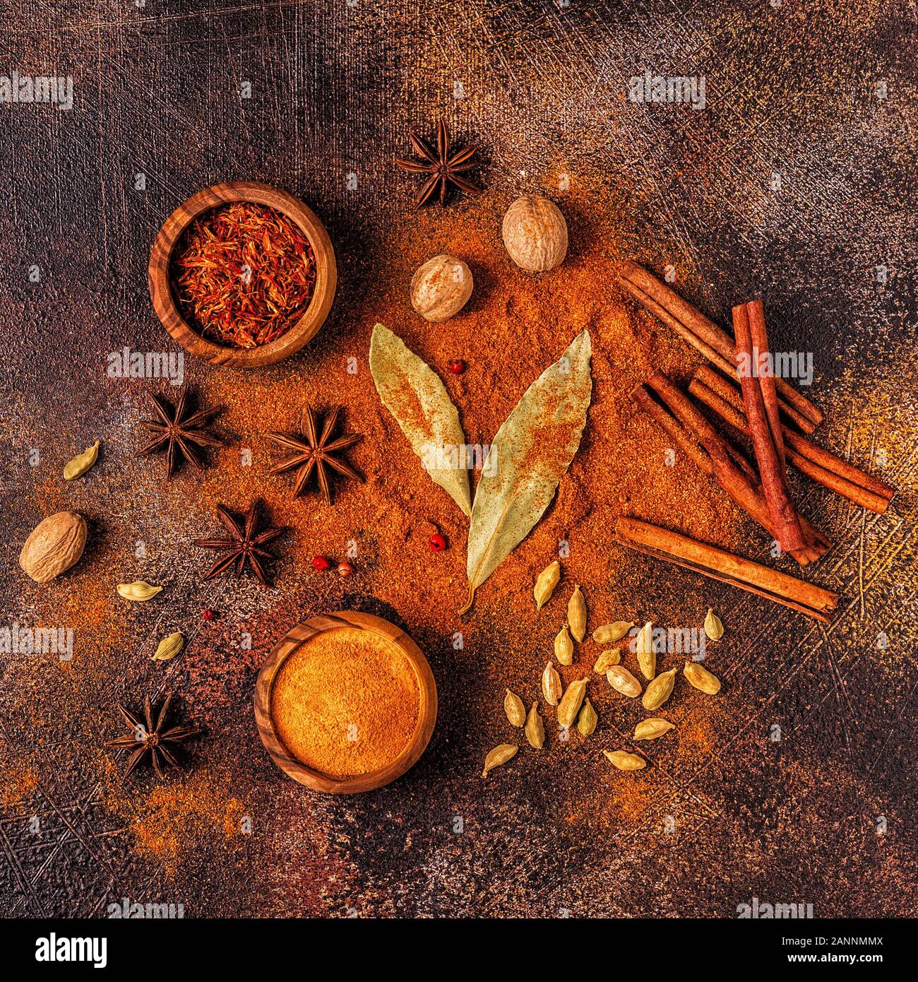 Épices ingrédients pour la cuisson. Concept d'épices. Vue d'en haut. Banque D'Images