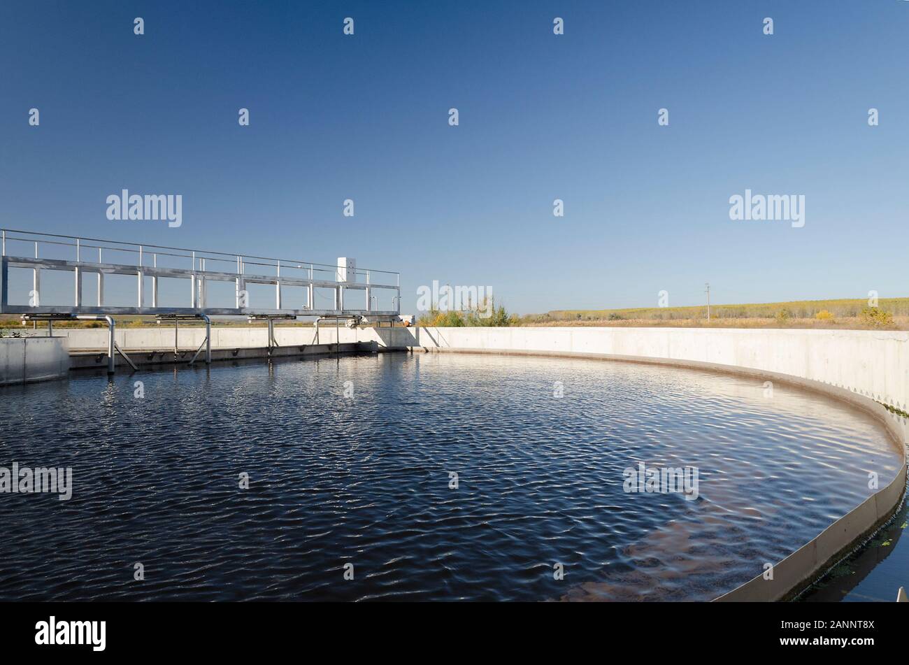 Vue de l'épuration des eaux usées - le recyclage de l'eau. La gestion des déchets. Banque D'Images