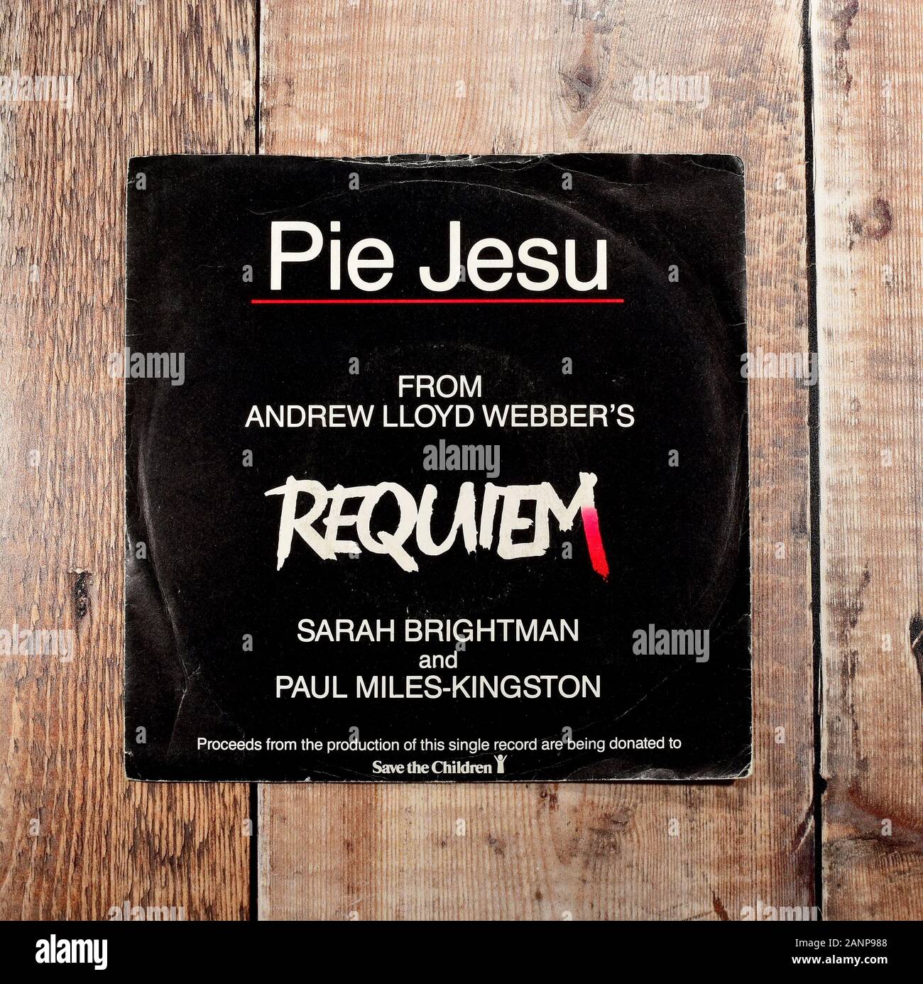 Pie Jesu, 7pouce seul, Requiem, Sarah Brightman & Paul Miles-Kingston Banque D'Images