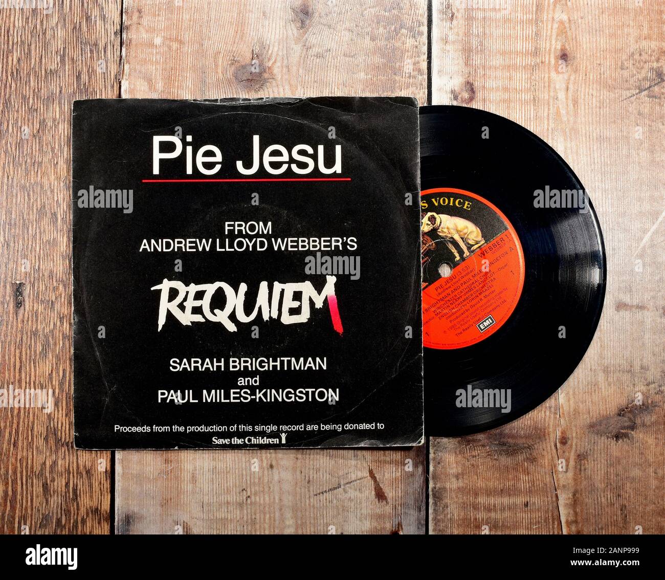 Pie Jesu, 7pouce seul, Requiem, Sarah Brightman & Paul Miles-Kingston Banque D'Images