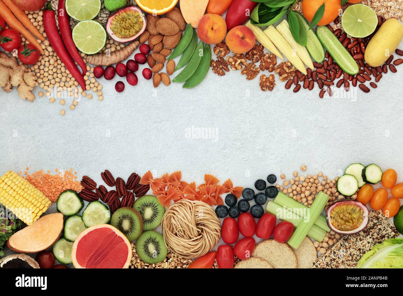 Bordure de l'arrière-plan de l'alimentation santé végétaliens avec une grande collection d'aliments. Riche en protéines, vitamines, antioxydants, les anthocyanes, fibres, oméga 3 et minéraux Banque D'Images