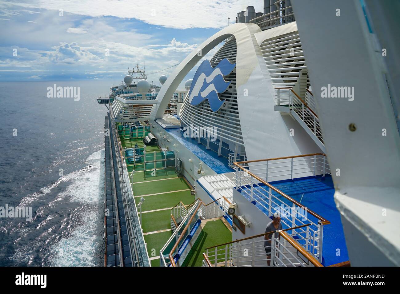 Bateau de croisière dans le canal de Panama Banque D'Images