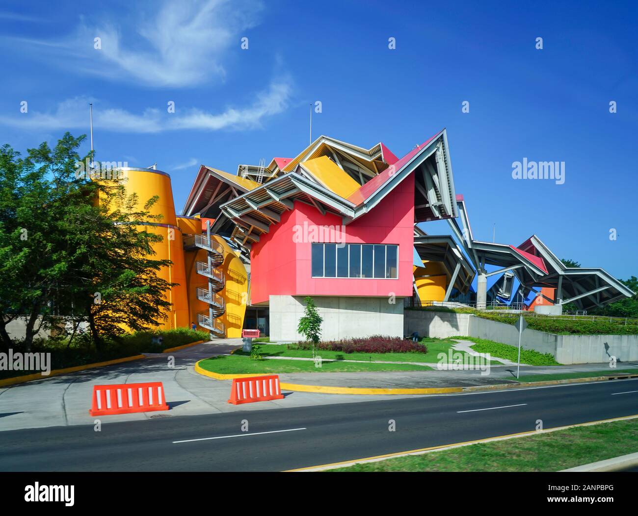 Le Musée de la biodiversité , la ville de Panama, Panama, conçu par le célèbre architecte Frank Gehry, Banque D'Images