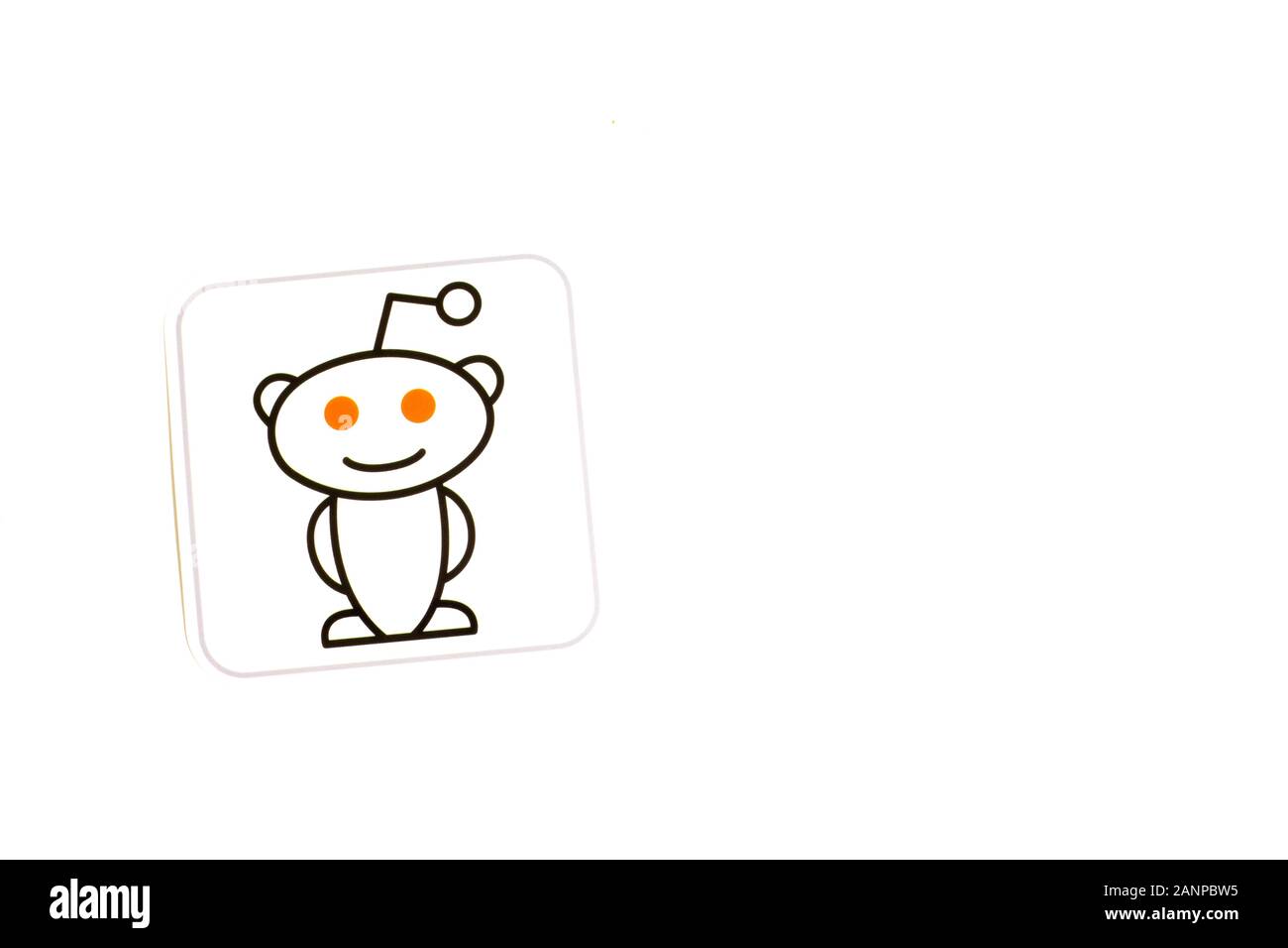 Los Angeles, Californie, États-Unis - 17 janvier 2020: Logo Reddit sur fond blanc avec espace de copie. Icône des médias sociaux, éditorial illustratif Banque D'Images