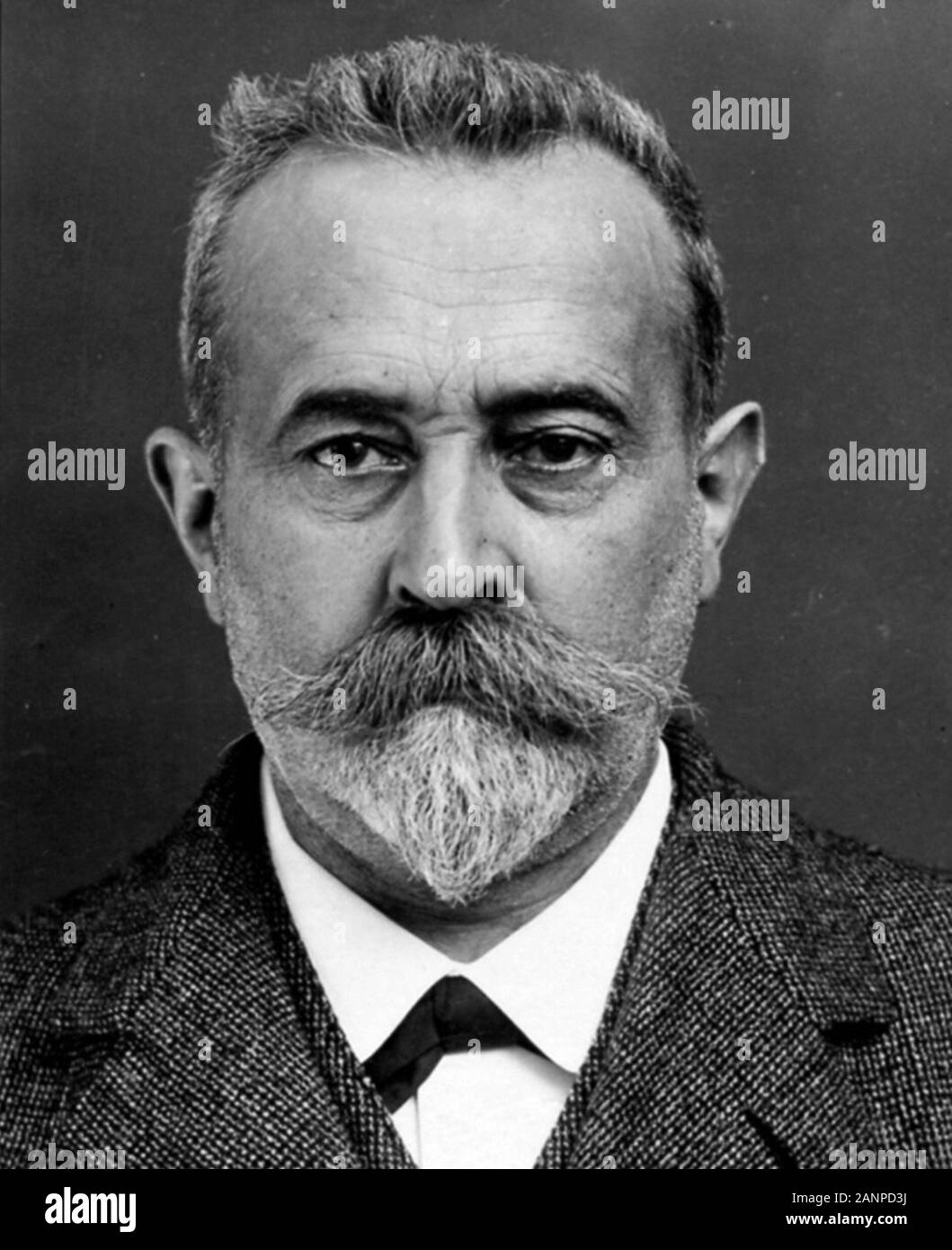 Alphonse Bertillon (1853 - 1914) inventeur du mug shot, agent de la police française et de la biométrie chercheur qui a appliqué la technique de l'anthropométrie anthropologique aux organismes d'application de la création d'un système d'identification basé sur des mesures physiques Banque D'Images