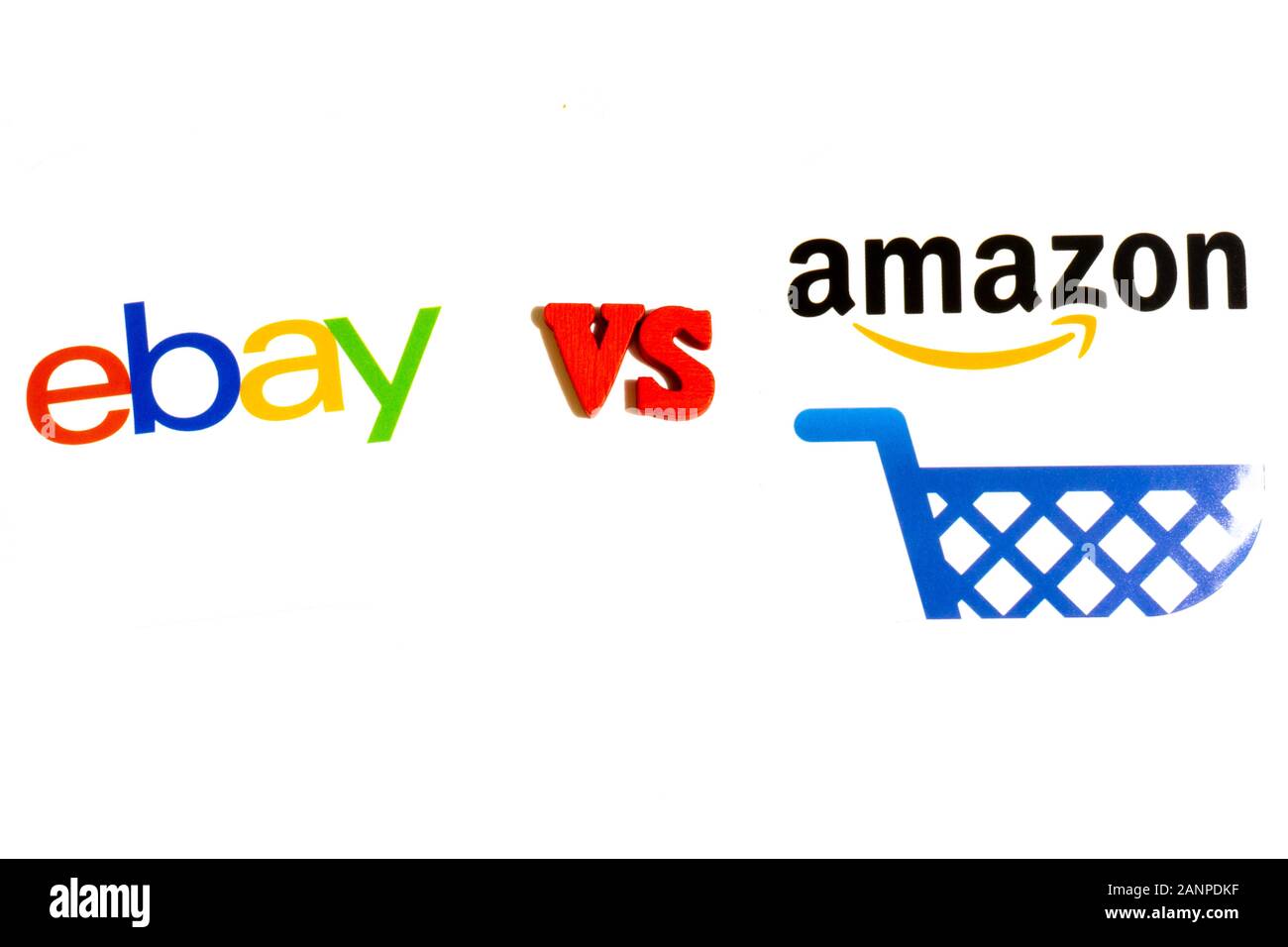 Los Angeles, Californie, États-Unis - 17 janvier 2020: EBay contre Amazon concept de comparaison, éditorial illustratif Banque D'Images