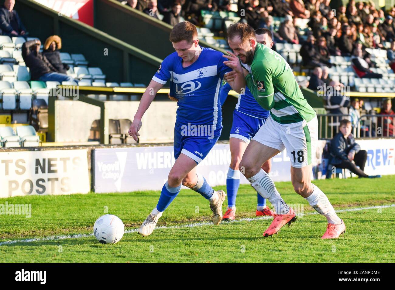 Huish Park, Yeovil, 18 janvier 2020. Myles Anderson de Hartlepool United est contestée par Albi Skendi de Yeovil Town pendant le match de championnat national de Vanarama entre Yeovil Town et Hartlepool United à Huish Park, Yeovil le samedi 18 janvier 2020. (Crédit : Paul Paxford | MI News & Sport) Crédit : MI News & Sport /Alamy Live News Banque D'Images