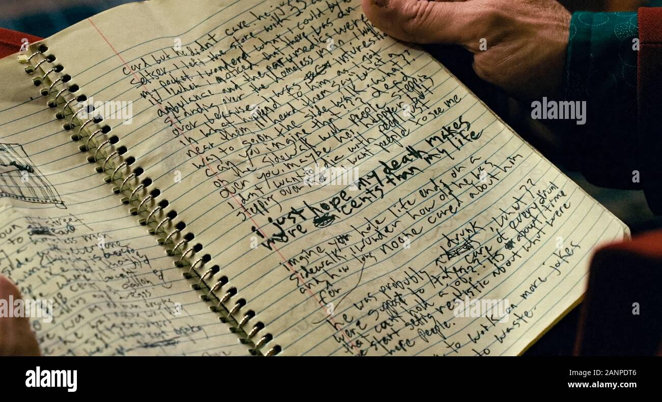 Joker (Arthur Fleck) joué par Joaquin Phoenix du Joker (2019) réalisé par Todd Phillips. Pages du journal d'Arthur Fleck, un comédien qui devient fou et se transforme en un psychopathe. Banque D'Images