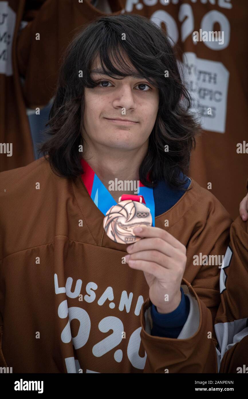 Evan Nauth (15) de l'équipe GB remporte le bronze aux 3 finales de hockey sur glace pour hommes aux Jeux Olympiques de la Jeunesse de Lausanne 2020 le 15 janvier 2020 Banque D'Images