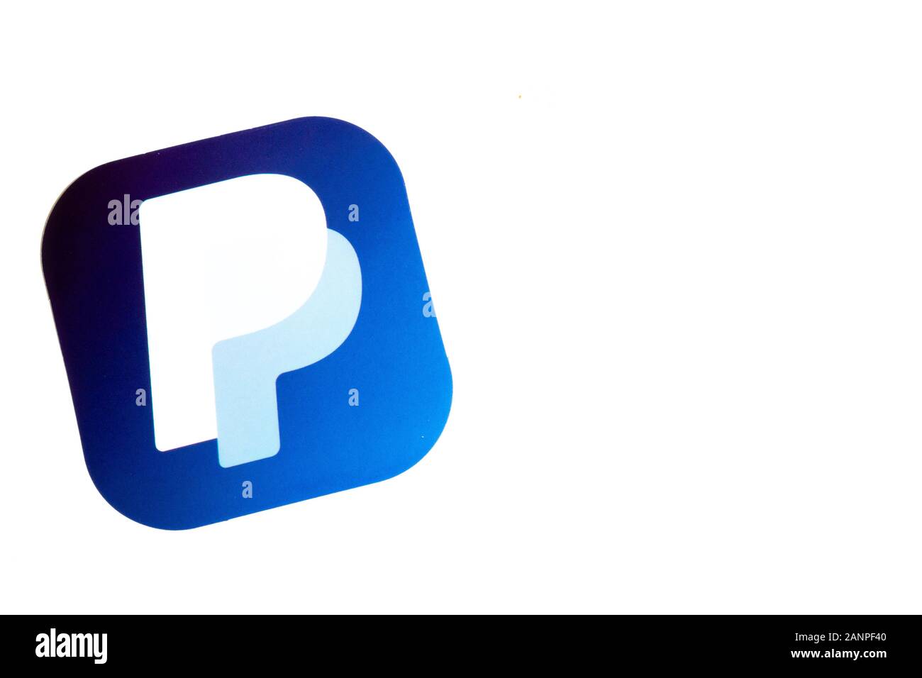 Los Angeles, Californie, États-Unis - 17 janvier 2020: Logo PayPal sur fond blanc avec espace de copie, éditorial illustratif Banque D'Images