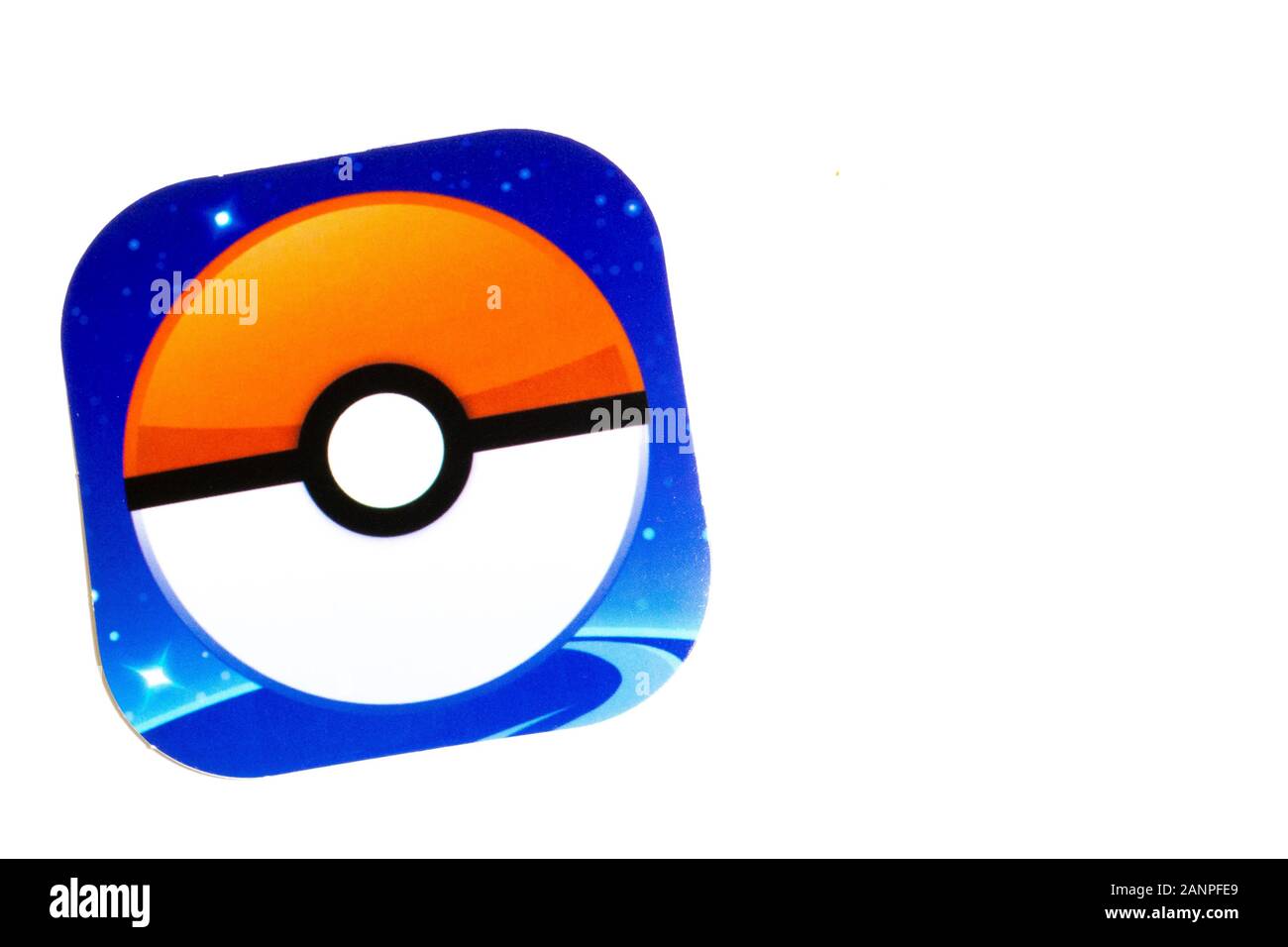 Los Angeles, Californie, États-Unis - 17 janvier 2020: Pokemon GO mobile phone jeu app logo sur fond avec espace de copie, éditorial illustratif Banque D'Images