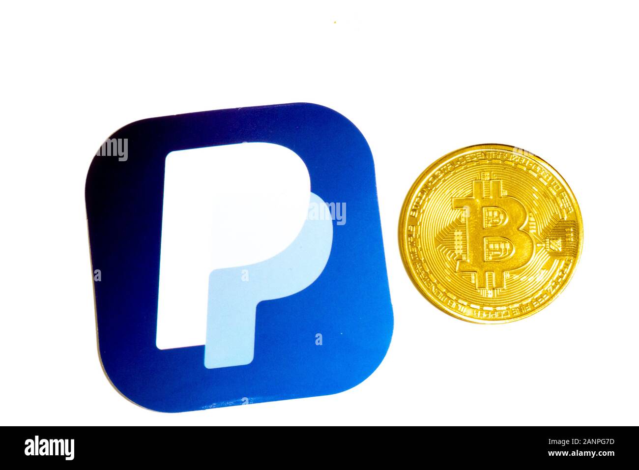 Los Angeles, Californie, États-Unis - 17 janvier 2020: PayPal et Bitcoin sur fond blanc, éditorial illustratif Banque D'Images