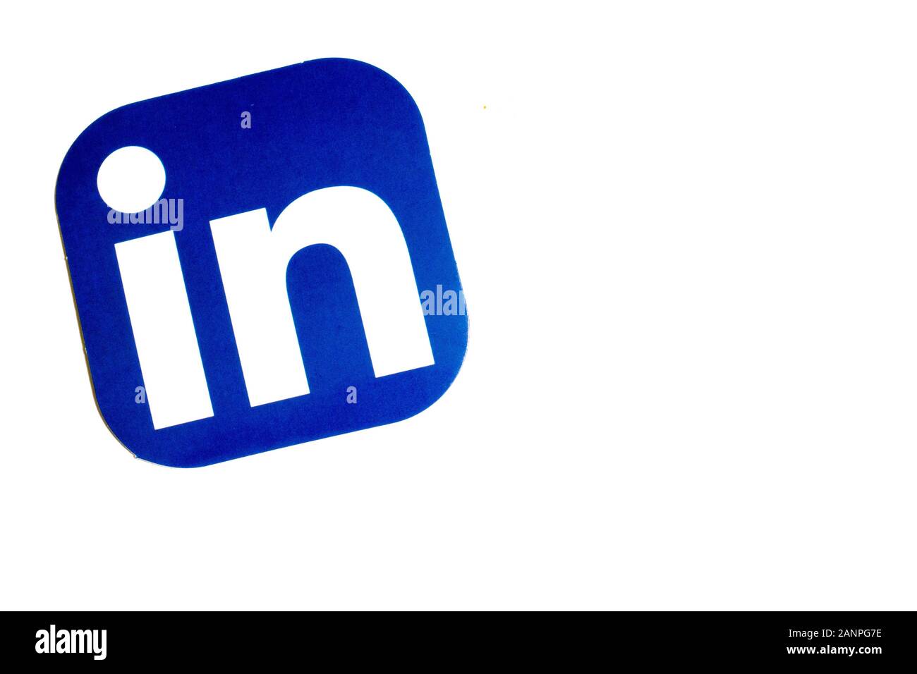 Los Angeles, Californie, États-Unis - 17 janvier 2020: Logo LinkedIn sur fond blanc avec espace de copie, éditorial illustratif Banque D'Images
