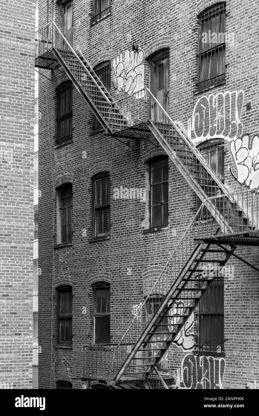 Grille de la ville de new york Banque d'images noir et blanc - Alamy