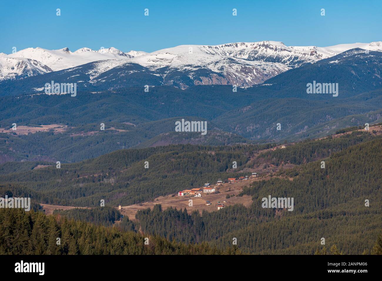 Les pics enneigés des montagnes de Rila. La photographie du Rhodopes mountains Banque D'Images