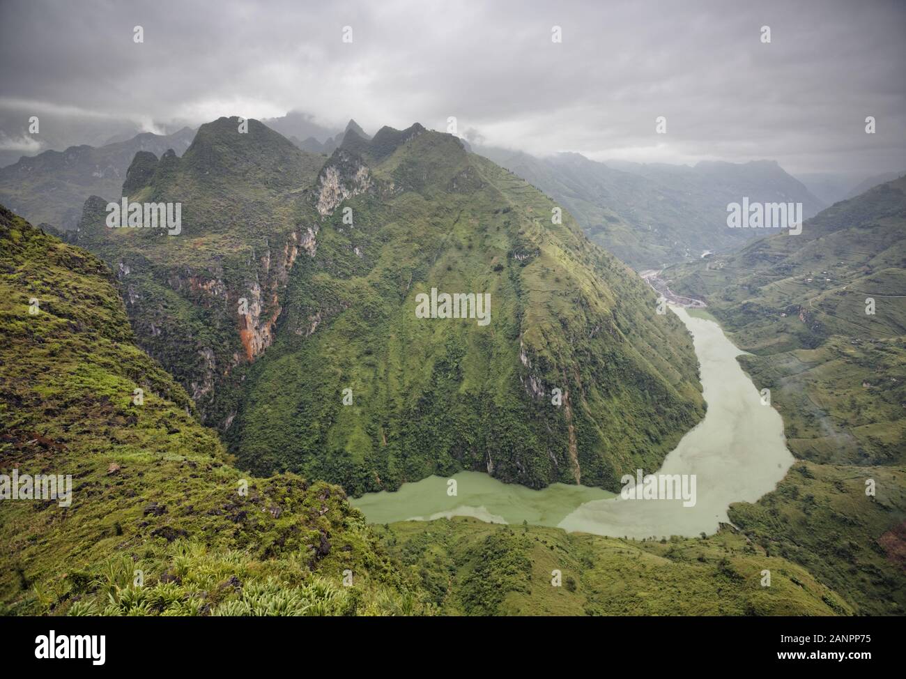 Point De Vue À Ma Pi Leng Pass, Dong Van Karst Plateau Geopark, Province De Ha Giang, Vietnam Banque D'Images