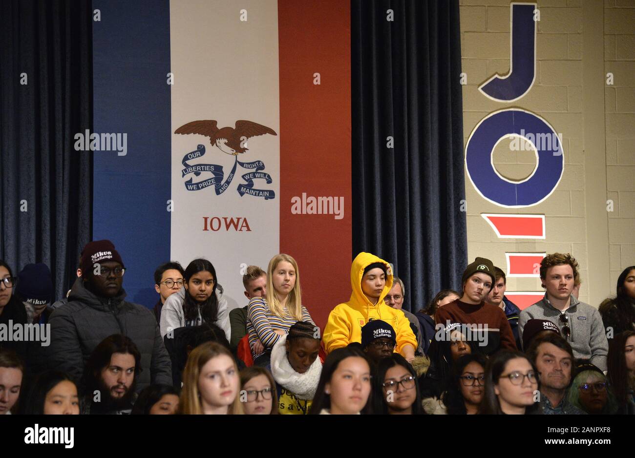 Indianola, USA. 18 janvier, 2020. Partisans d'écouter une allocution de 2020 le candidat démocrate à l'ancien Vice-président américain Joe Biden, lors d'une manifestation communautaire dans Iandianola, Iowa, le samedi, Janvier 18, 2020. Les candidats continuent de campagne dans l'Iowa, premier-dans-le-nation caucus à Février 3 approches. Photo de Mike Theiler/UPI UPI : Crédit/Alamy Live News Banque D'Images