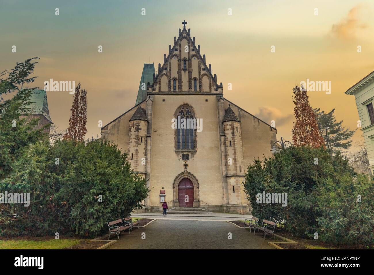 Église Saint-barthélemy et beffroi en bois à partir de la 14e 100. Rakovnik, Bohême centrale, en République tchèque. Banque D'Images