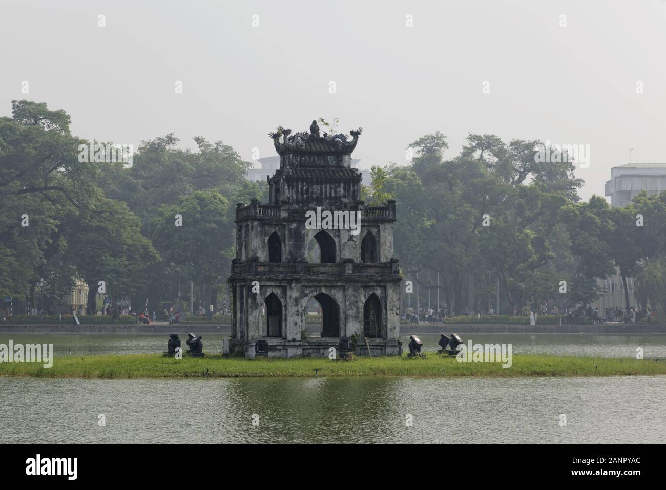Thap Rua Ou Turtle Tower Dans Le Lac Hoan Kiem, Hanoi, Vietnam Banque D'Images