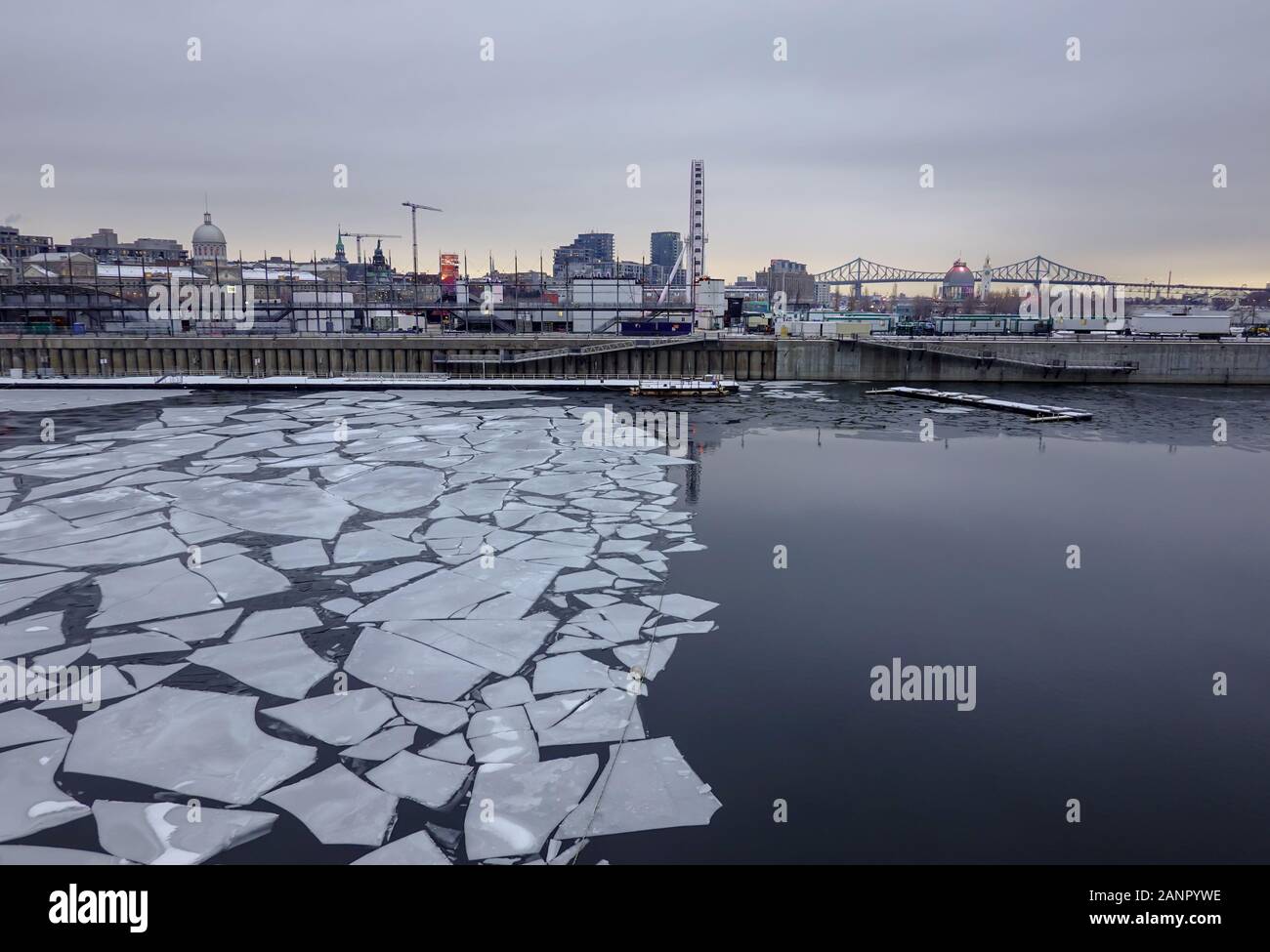 La moitié de la glace est fondue à mesure que les températures augmentent en janvier 2020 à Montréal Banque D'Images