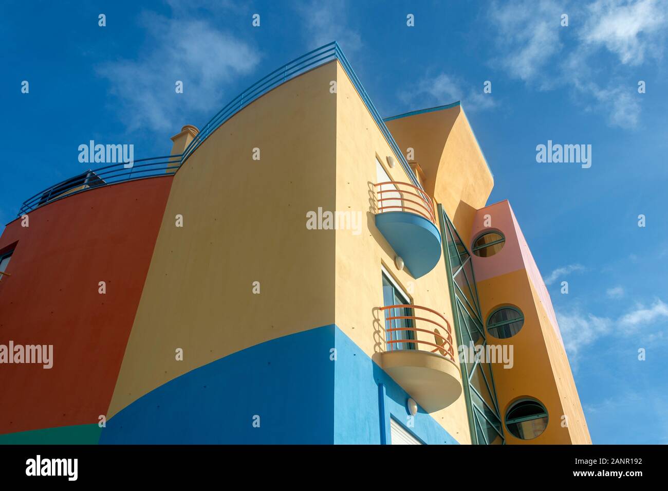 Appartement coloré bâtiments à Alburfeira Marina, Algarve, Portugal Banque D'Images