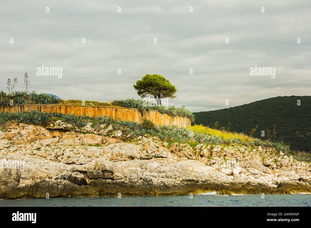 L'Autriche-Hongrie fortification historique bâtiments, Fort Mamula sur un îlot inhabité Lastavica dans la baie de la mer Adriatique, le Monténégro Banque D'Images