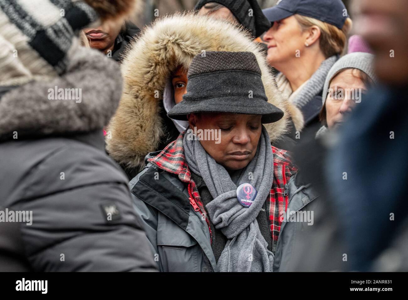 Chicago, Illinois, USA. 18 janvier, 2020. La Marche des femmes de Chicago 2020 ; malgré le gel tempertures, des milliers s'est joint à Grant Park à mars en signe de protestation pour les droits des femmes, et retrait de l'atout de Donald Président Bureau du Maire de Chicago, dirigée par LORI LIGHTFOOT Crédit : Chris Riha/ZUMA/Alamy Fil Live News Banque D'Images