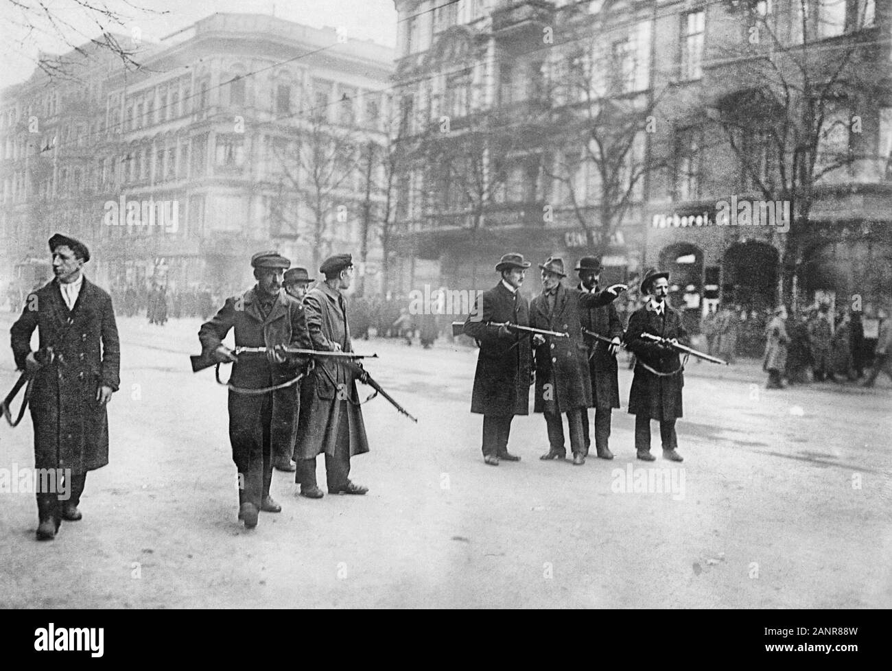 Une rue d'irréguliers spartaciste tenue à Berlin. 1919 Banque D'Images