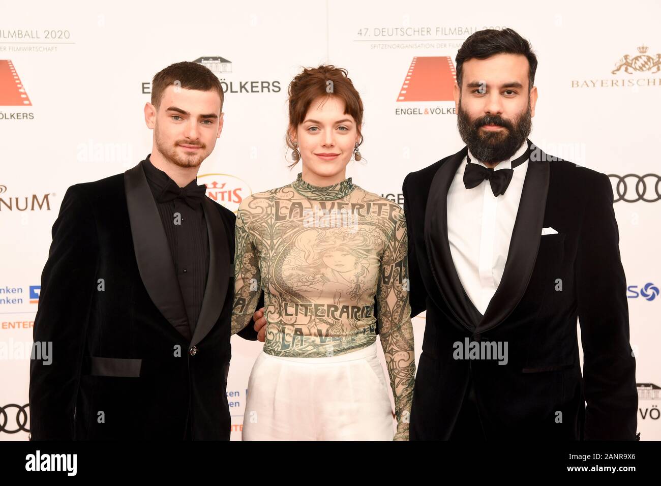 Munich, Allemagne. 18 janvier, 2020. Aaron Hilmer (l-r), l'acteur, Valérie Stoll, actrice et Alireza Golafshan, directeur viendra à la 47e film allemand à l'hôtel Bayerischer Hof. Credit : Tobias Hase/dpa/Alamy Live News Banque D'Images