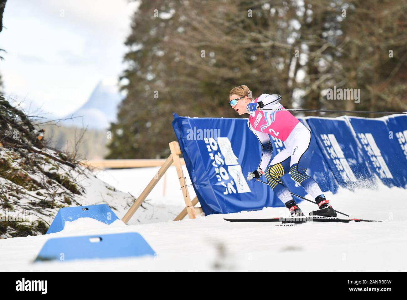 Le Chenit, Suisse. 18 janvier, 2020. La colère de la Suède fait concurrence Edvin pendant l'homme cross de qualification de l'événement de ski de fond à la 3e Jeux Olympiques de la jeunesse d'hiver, à la Vallée de Joux Centre de ski de fond, la Suisse, le 18 janvier 2020. Huiwo Crédit : Wu/Xinhua/Alamy Live News Banque D'Images