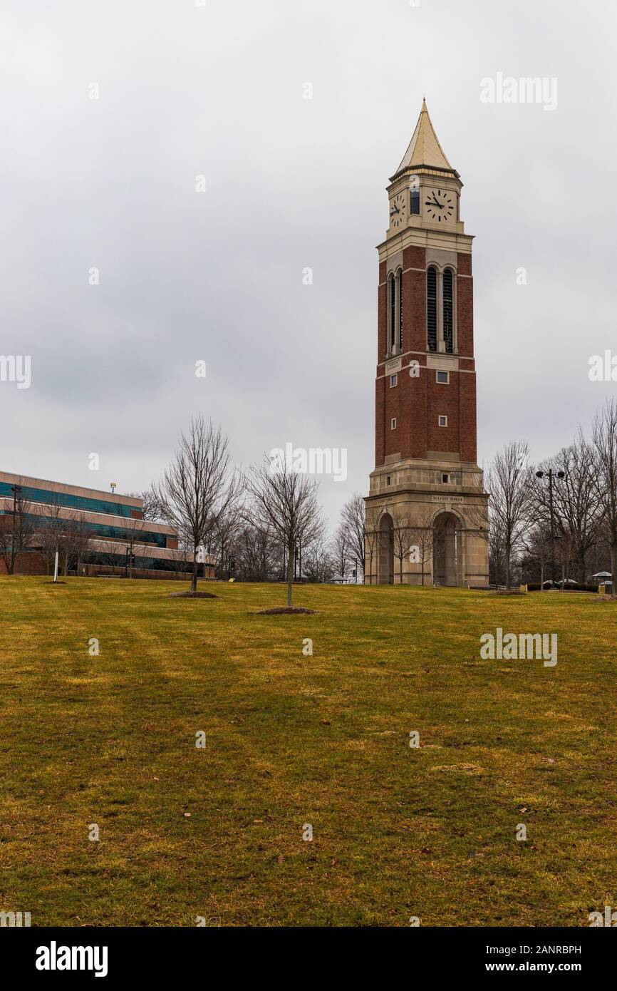 Rochester, MI / USA - 3 janvier 2020 : tour d'Elliott Carter, un carillon, sur le campus de l'Université d'Oakland Banque D'Images