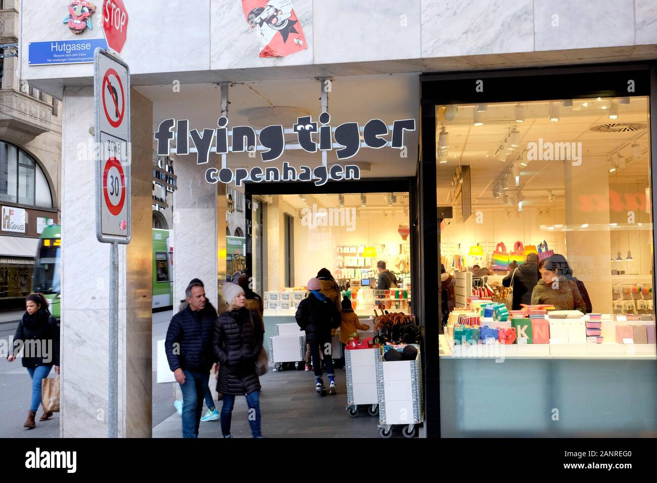 Une vue de Flying Tiger Copenhague shop à Bâle, Suisse. Banque D'Images