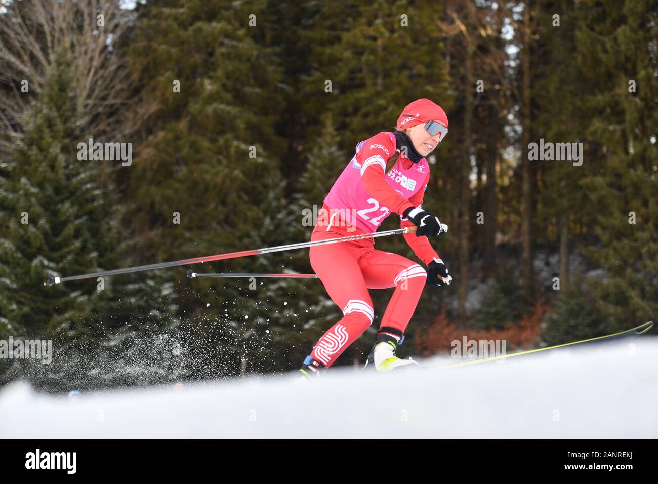 Le Chenit, Suisse. 18 janvier, 2020. Christine Krupitskaya de Russie fait concurrence au cours de la femme cross de qualification de l'événement de ski de fond à la 3e Jeux Olympiques de la jeunesse d'hiver, à la Vallée de Joux Centre de ski de fond, la Suisse, le 18 janvier 2020. Huiwo Crédit : Wu/Xinhua/Alamy Live News Banque D'Images