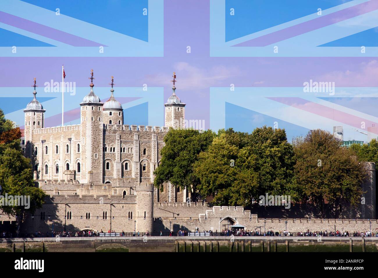 La Tour de Londres avec l'Union Jack qui se superposent. Digital image composite. Banque D'Images