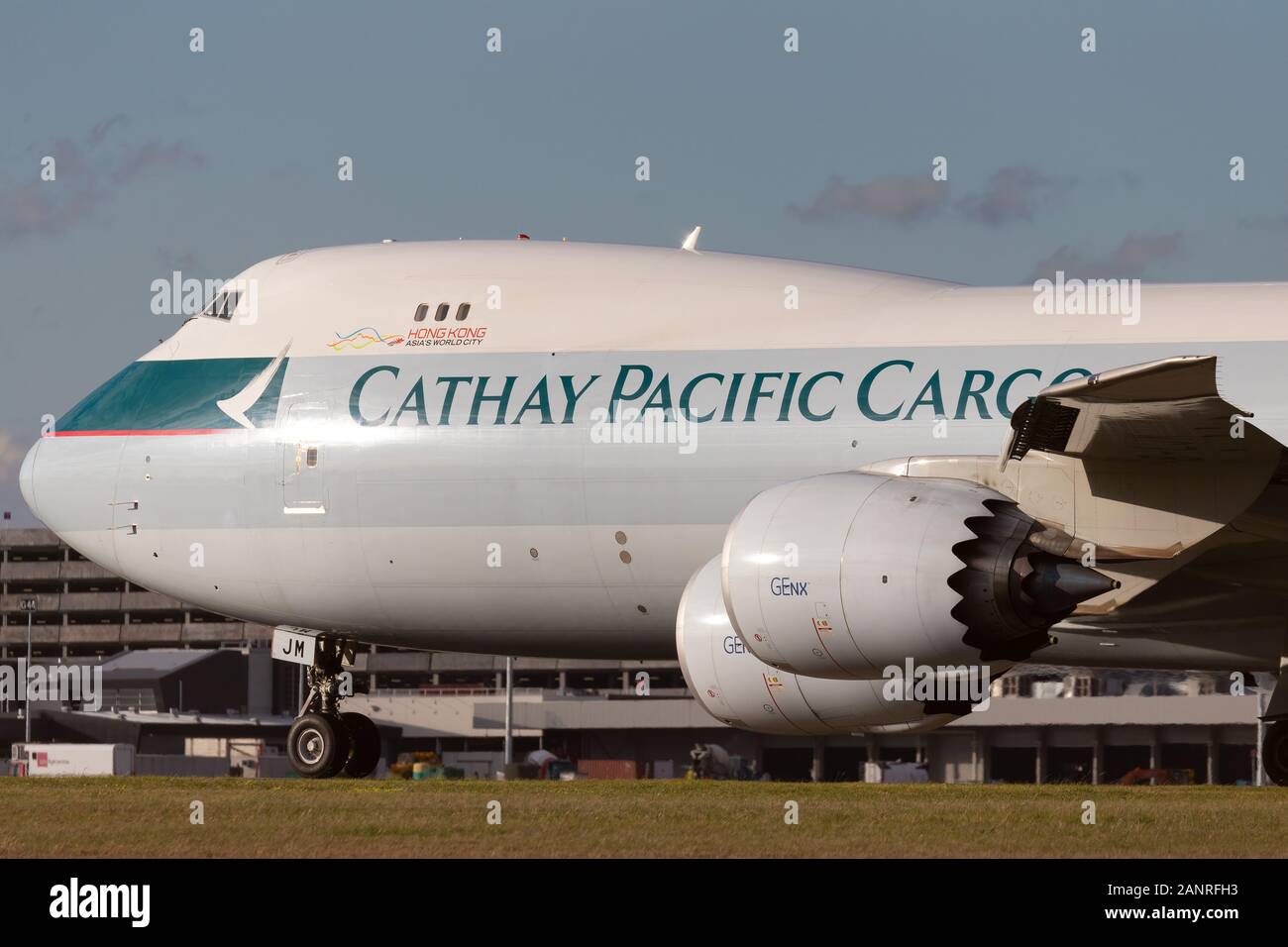Cathay Pacific Airways Cargo Boeing 747-8 Cargo) B-LJM la préparation pour le décollage de l'Aéroport International de Melbourne. Banque D'Images