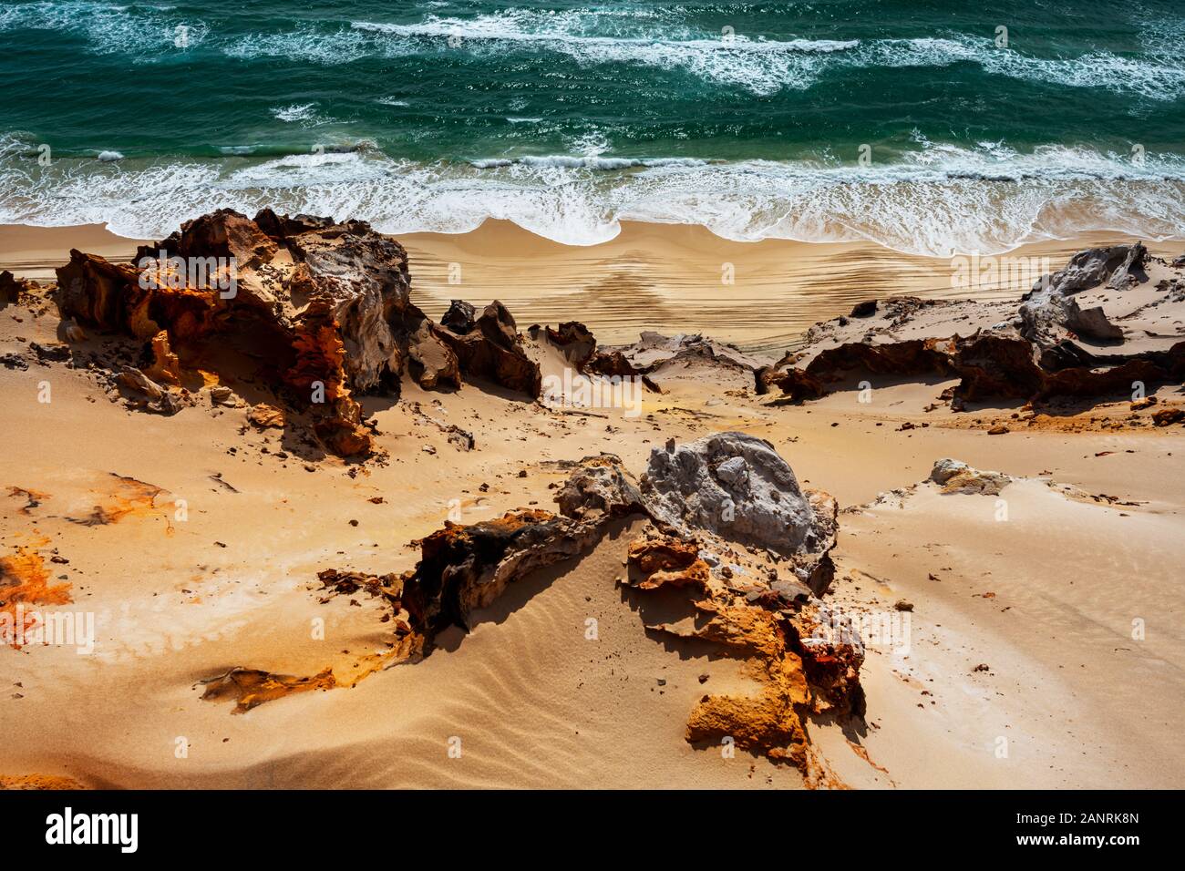 Sable coloré à la célèbre Rainbow Beach sur la Sunshine Coast. Banque D'Images