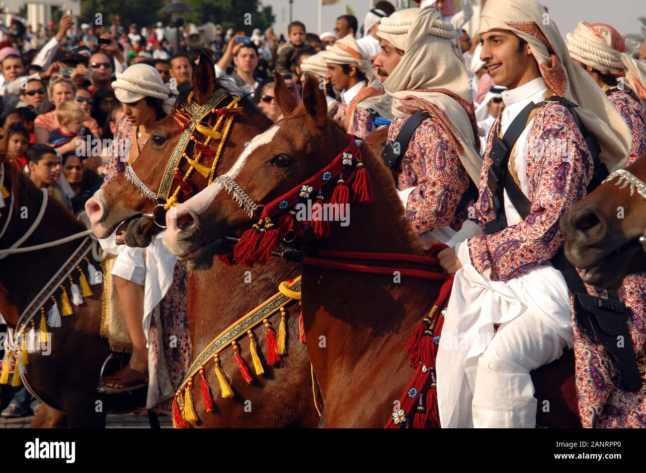 Doha, Qatar- Fête nationale, défilé de chevaux sur la Corniche. Banque D'Images