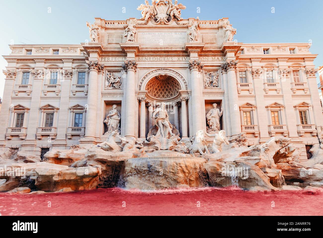 Fontaine de Trevi coucher du soleil d'eau rouge et de l'architecture baroque monument Rome Italie Banque D'Images