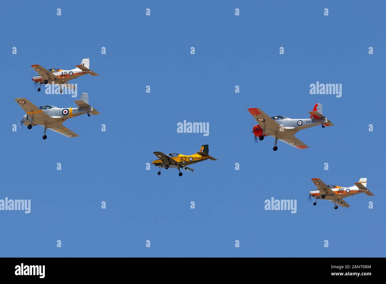 Commonwealth Aircraft Corporation CA-25 Winjeel aircraft à la tête d'une formation de l'ancien Royal Australian Air Force d'entraînement. Banque D'Images