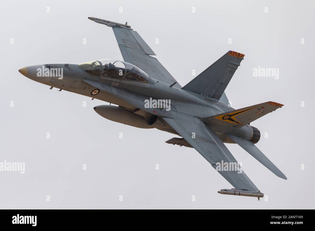 Royal Australian Air Force (RAAF) McDonnell Douglas F/A-18B Hornet jets d'une de no21-109 2 Unité de conversion opérationnelle basée à RAAF Williamto Banque D'Images