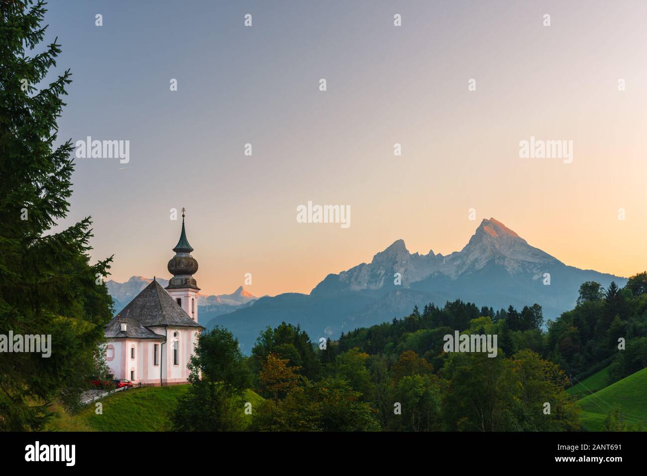 Église de pèlerinage de Maria Gern dans les Alpes bavaroises avec Watzmann sur la vue panoramique de montagne, Berchtesgaden, Bavière, Allemagne Banque D'Images